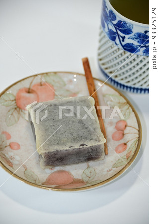きんつばとお茶 93325129