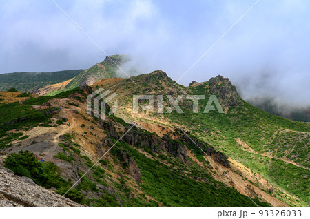(福島県)雲に包まれる夏の安達太良山 (福島県)雲に包まれる夏の安達太良山 93326033