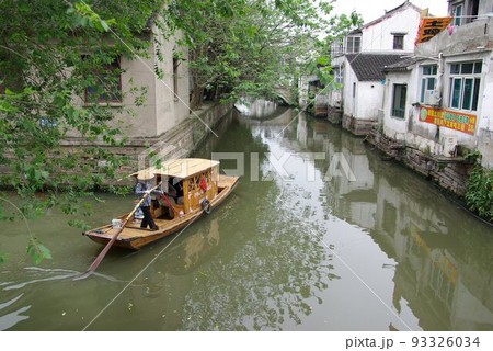 中国蘇州 運河のある風景 東洋のベニスとも呼ばれる揚子江下流域の大都市を巡る運河 中国蘇州 運河のある風景 東洋のベニスとも呼ばれる揚子江下流域の大都市を巡る運河 93326034