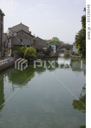 中国蘇州　運河のある風景　東洋のベニスとも呼ばれる揚子江下流域の大都市を巡る運河 93326046