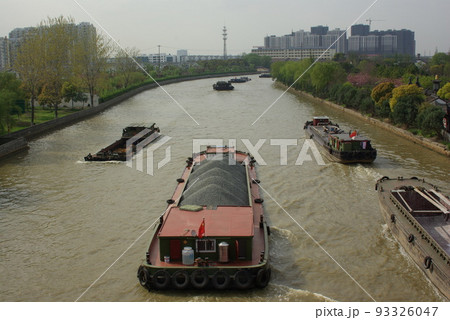 中国蘇州　運河のある風景　東洋のベニスとも呼ばれる揚子江下流域の大都市を巡る運河 93326047