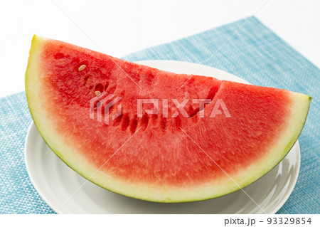 カットした西瓜 カットした西瓜 93329854