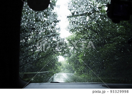 ドライブ中のゲリラ豪雨イメージ 93329998