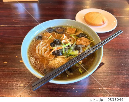 中国・蘇州の重元寺で食べる素麺ととうもろこしパン 中国・蘇州の重元寺で食べる素麺ととうもろこしパン 93330444