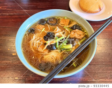 中国・蘇州の重元寺で食べる素麺ととうもろこしパン 中国・蘇州の重元寺で食べる素麺ととうもろこしパン 93330445