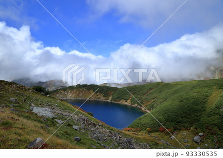秋の立山室堂のみくりが池 93330535