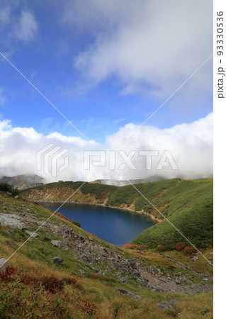 秋の立山室堂のみくりが池 93330536