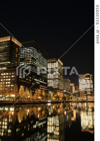 皇居周辺の夜景 ( 東京都 千代田区 / 11月 ) 皇居周辺の夜景 ( 東京都 千代田区 / 11月 ) 93330950