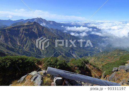 秋の室堂山展望台から望む槍・穂高方面の風景 秋の室堂山展望台から望む槍・穂高方面の風景 93331197