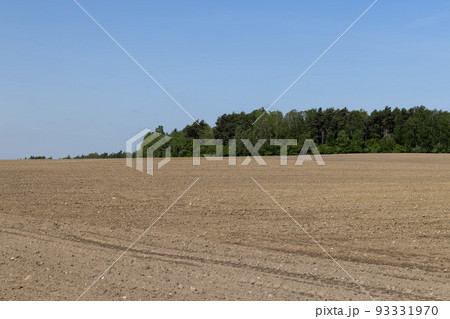 Fertile plowed soil in an agricultural field Fertile plowed soil in an agricultural field 93331970