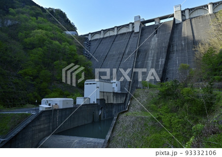 秩父荒川水系浦山川浦山ダムの堤体 93332106