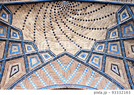 Detail of traditional persian mosaic in arch of Jameh Mosque, Qazvin, Iran Detail of traditional persian mosaic in arch of Jameh Mosque, Qazvin, Iran 93332163