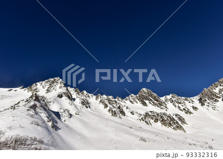 冬の駒ヶ岳千畳敷カール 93332316