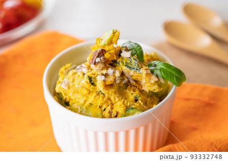 ナッツがかかった南瓜サラダ 93332748