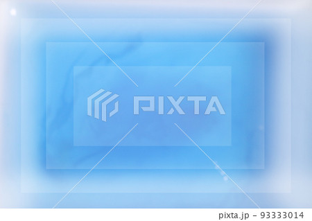 淡い水色が重なる背景 93333014