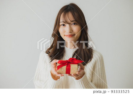 プレゼント ニットの女性 プレゼント ニットの女性 93333525
