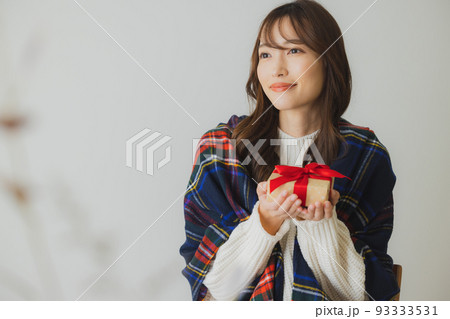 プレゼント ニットの女性 プレゼント ニットの女性 93333531