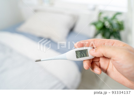 体温計　検温　体温測定　高熱　39.4℃ 93334137