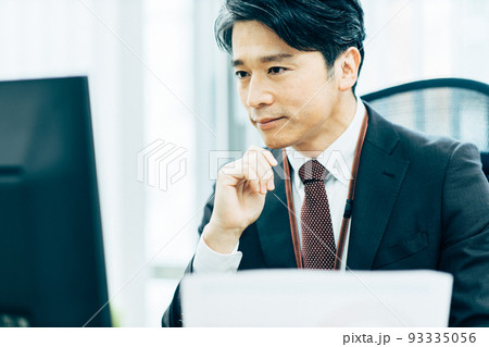 ビジネスマン ミドルシニア ビジネスマン ミドルシニア 93335056
