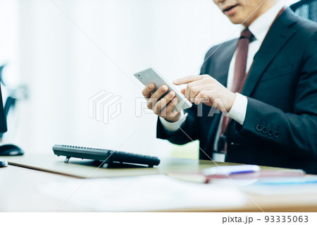 ビジネスマン　ミドルシニア 93335063