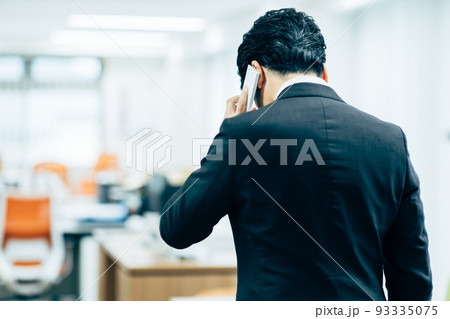 ビジネスマン　ミドルシニア 93335075