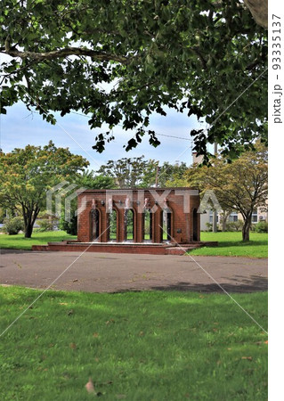 ふれあいの滝（北海道江別市・江別駅前公園） 93335137