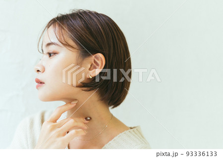 女性　ヘアスタイル 93336133