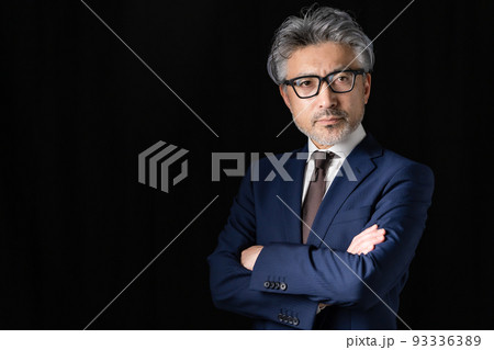 ビジネス　男性　黒バック 93336389