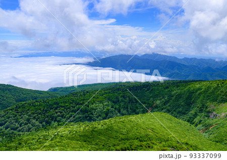 (福島県)夏の安達太良山・広がる雲海 (福島県)夏の安達太良山・広がる雲海 93337099