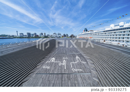 大さん橋「くじらのせなか」の風景【神奈川県・横浜市】 93339275