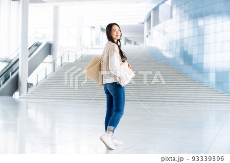 大学生の女の子 大学生の女の子 93339396