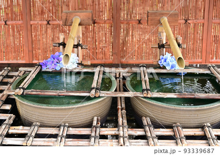 弘前八幡宮　手水舎　青森県弘前市 93339687