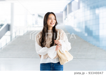 大学生の女の子 大学生の女の子 93340047