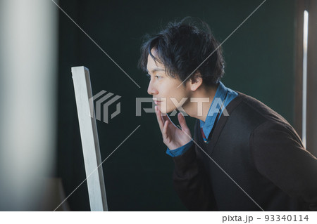 男性　身支度　姿見 93340114