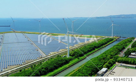 再生可能エネルギー　風車と太陽光発電所 93340713