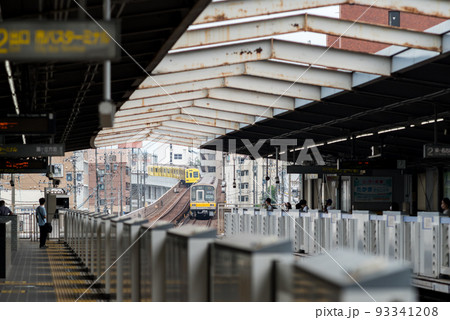 【東山線】駅を発車していく黄電 【東山線】駅を発車していく黄電 93341208