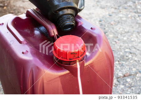 Large red canister of engine oil closeup 93341535