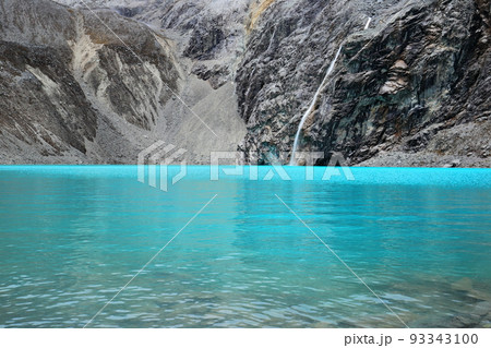 南米ペルーの秘境ラグーナ69、トレッキングの街ワラス 93343100