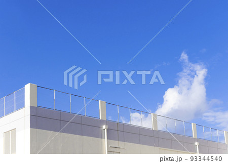 屋上と青空 93344540