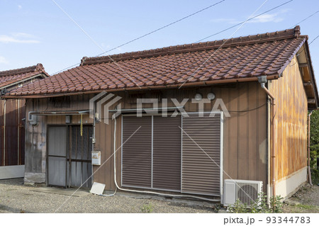 【社会問題】空き家、廃屋 【社会問題】空き家、廃屋 93344783