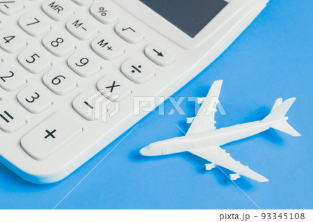 【経済】航空機の航空機燃料の価格　燃油サーチャージ 93345108