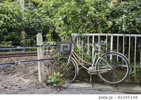 放置された自転車。盗難車。 放置された自転車。盗難車。 93345148