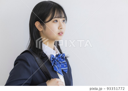 制服の女子学生 高校生 中学生 制服の女子学生 高校生 中学生 93351772