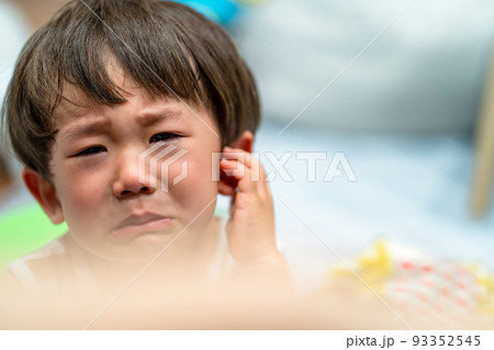 イヤイヤ期の男の子 号泣 大泣き イヤイヤ期の男の子 号泣 大泣き 93352545