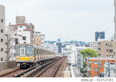 【東山線】駅を発車した列車 【東山線】駅を発車した列車 93352583