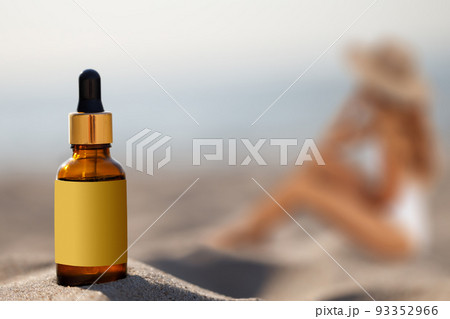 Mock-up for a cosmetic product, oil bottle. Blank label, natural sunbathing oil. Sun protection oil concept. Mock-up for a cosmetic product, oil bottle. Blank label, natural sunbathing oil. Sun protection oil concept. 93352966