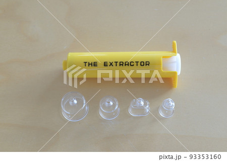 アウトドアの道具　ハチや蚊に刺されたときの応急処置にポイズンリムーバー 93353160