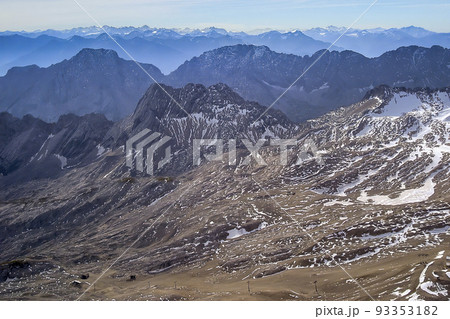 ドイツ・オーストリア ツークシュピッツェ山頂からの眺望 (南側) / Zugspitze ドイツ・オーストリア ツークシュピッツェ山頂からの眺望 (南側) / Zugspitze 93353182