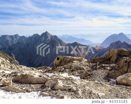 ドイツ・オーストリア ツークシュピッツェ山頂からの眺望 (南側) / Zugspitze 93353185