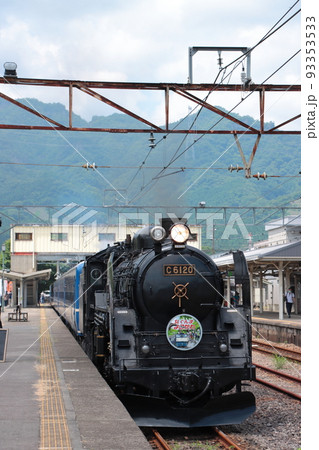 横川駅で出発を待つC61-20形蒸気機関車牽引のSLぐんまよこかわ号_2022/7/24撮影 93353533